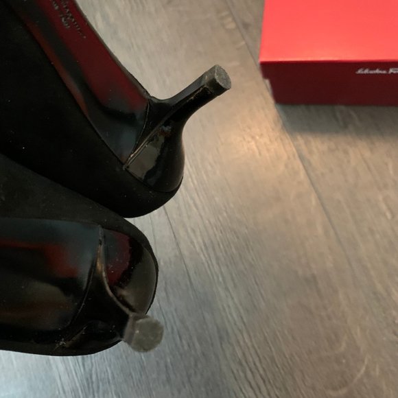 SALVATORE FERRAGAMO POINTY SUEDE PUMPS SIZE 7 C - Picture 8 of 14